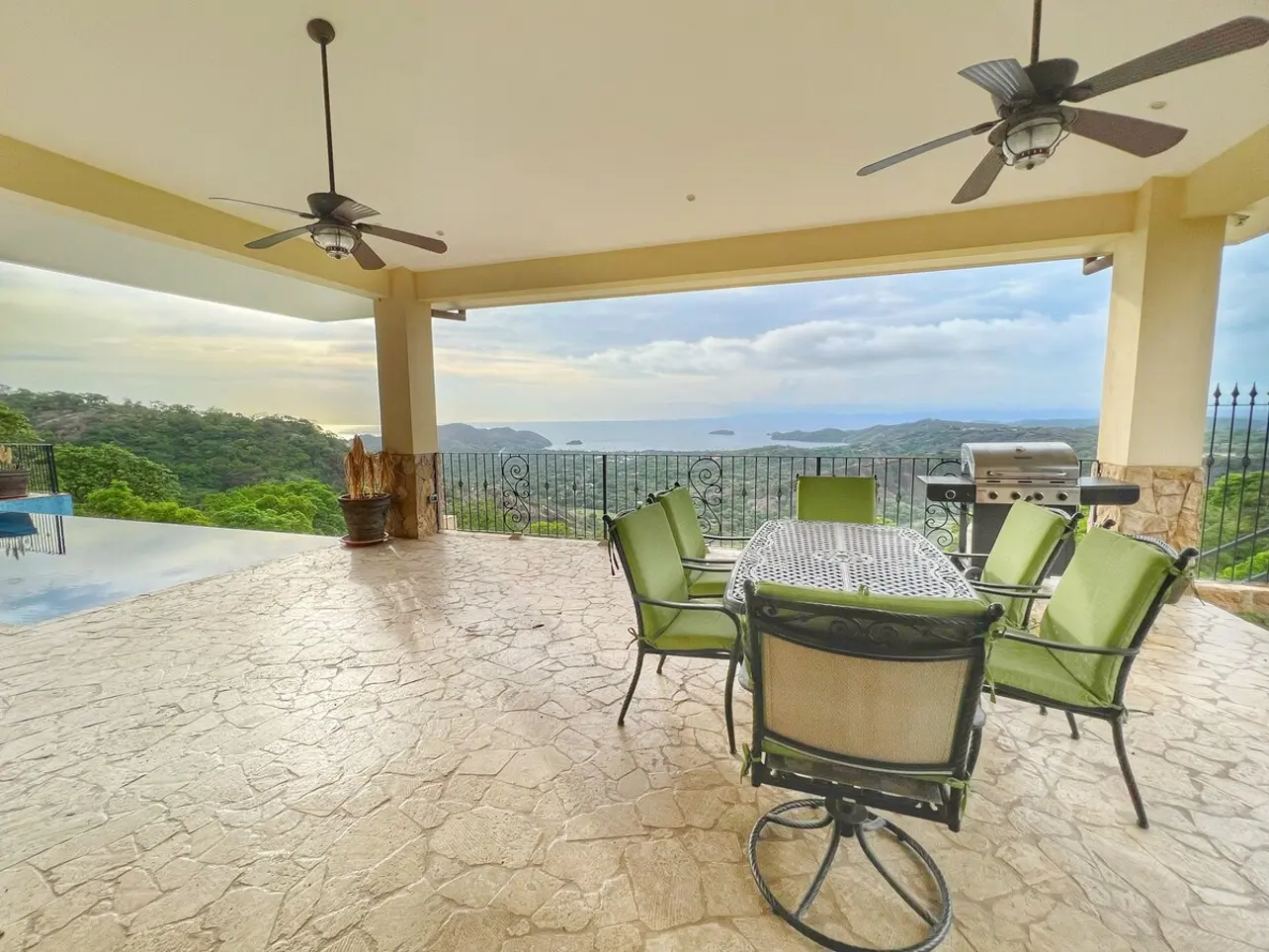 30a05688 19f1 4b79 a303 f2ee5eec3401.jpg