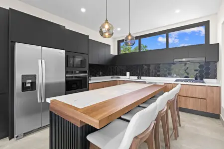 6142f687 73ac 46ad 8ac6 56447a5be620.jpg