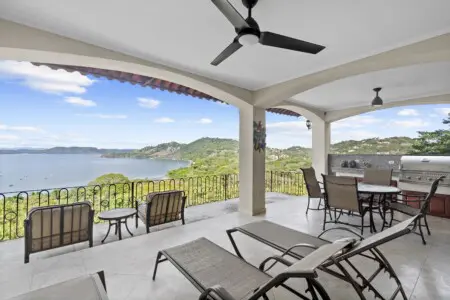 b94913a2 396d 44f6 b823 d8f5e05e161a.jpg