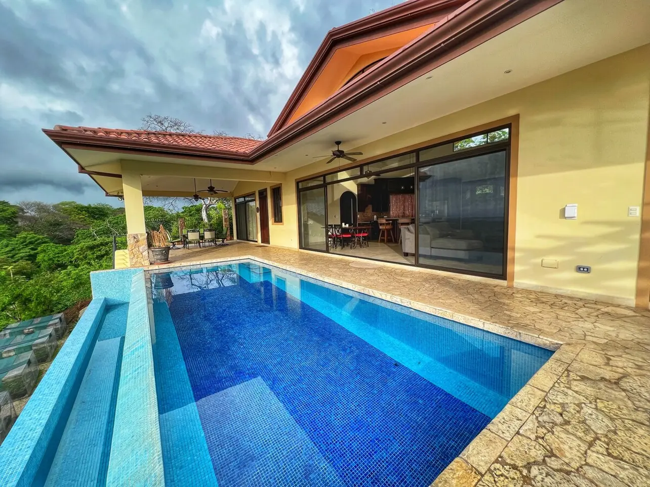 c27ebee9 07ec 4054 8c12 5f32c4c6c38c.jpg