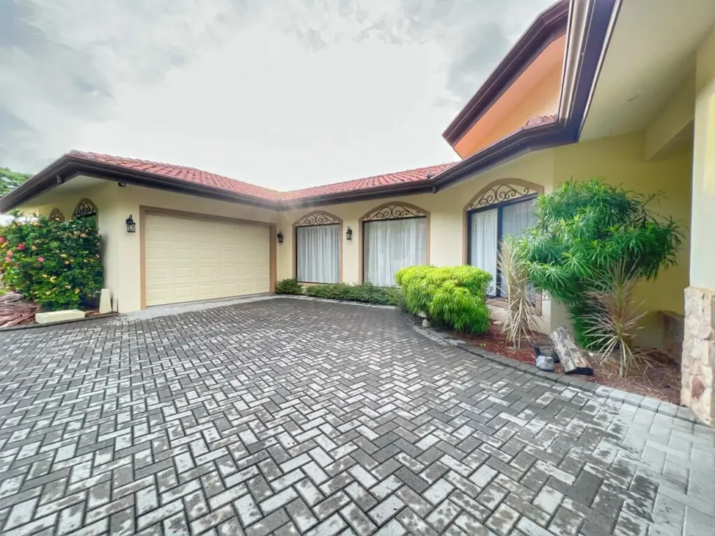 f300264d 50e0 462c 9c30 af8c124efb66.jpg