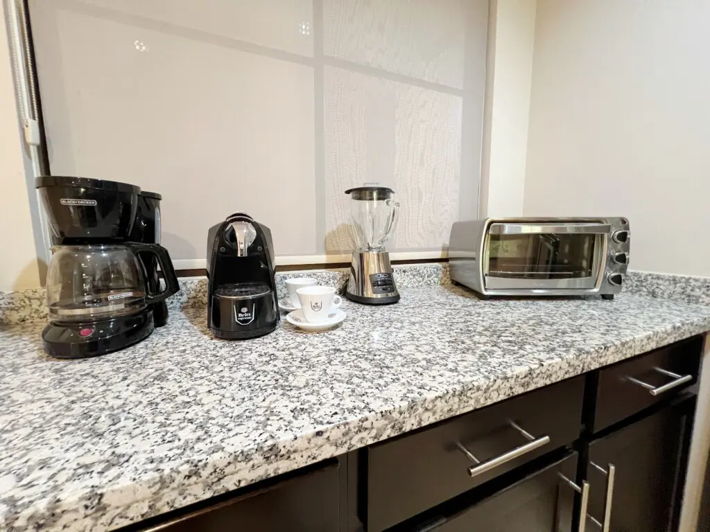 05604085 6e19 4e20 bb6e 2c23752a2371.jpg