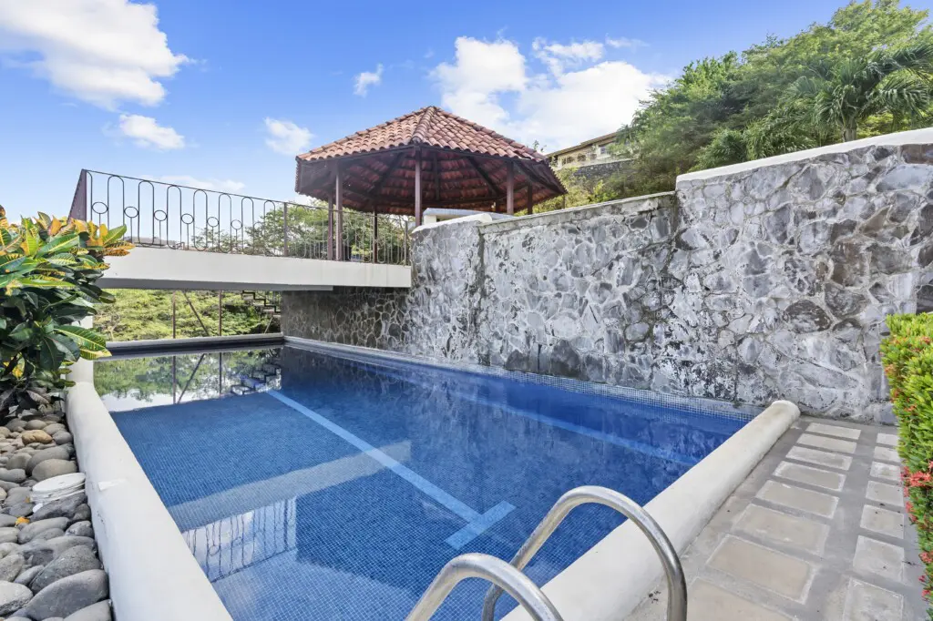 0fc2c70b 7984 4722 95ad 1c4ec7a2fd3c.jpg