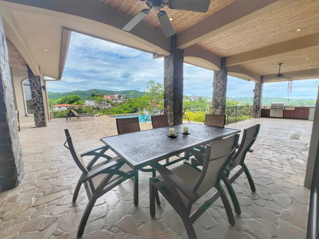 220045bb bf4c 4eef b909 e4679f8d3f48.jpg