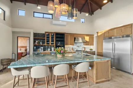 2734546c a0aa 4a79 afe3 f7b79255ef34.jpg