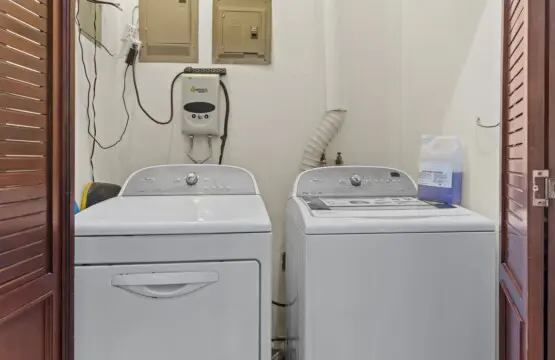 4e44a10e f3c9 4f24 aa4d da9d6cb098a1.jpg