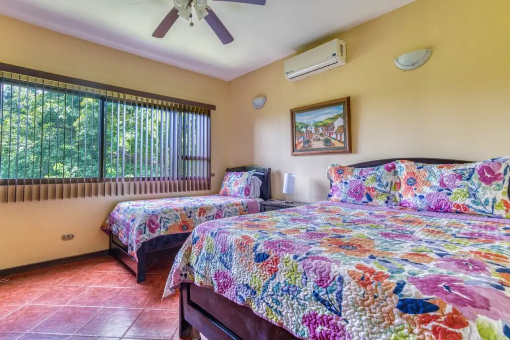 aff585e4 57ba 4004 8533 bf53837c8810.jpg