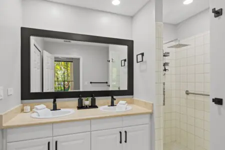 f193b12a 462f 41d9 a700 ce575bb9152f.jpg