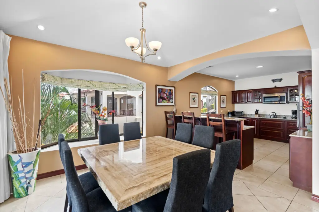 f874010f 3a4b 4670 8450 d1e2ce35f721.jpg