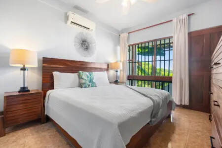 9b7fc86c 992f 42c5 81e7 148a44a486d5