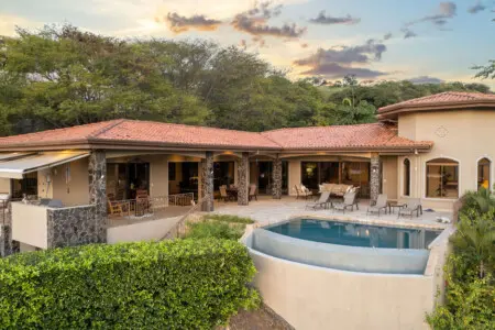 fde5d7b2 7a49 4ef3 b720 4fc06a20f475