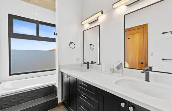 aa20e806 64a0 4e93 ac8f 3f87ce24360b