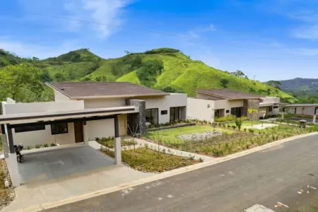 4c8745c9 7528 4f24 afb4 3f607e1d316d