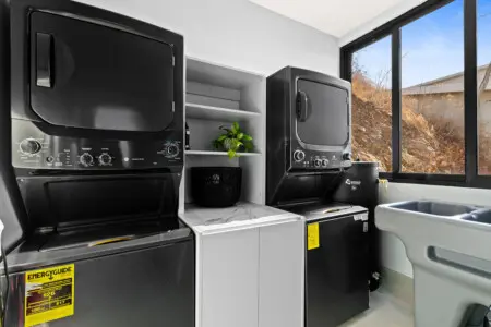 5f8eea56 1855 4689 aa93 c9a3c966ac9d