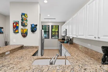 e6ff71ae dde8 403b 96cd e003325f1675