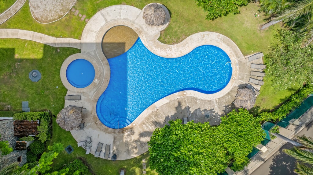 Hermosa del Mar offers 2 pools, a gym and a kids play area.