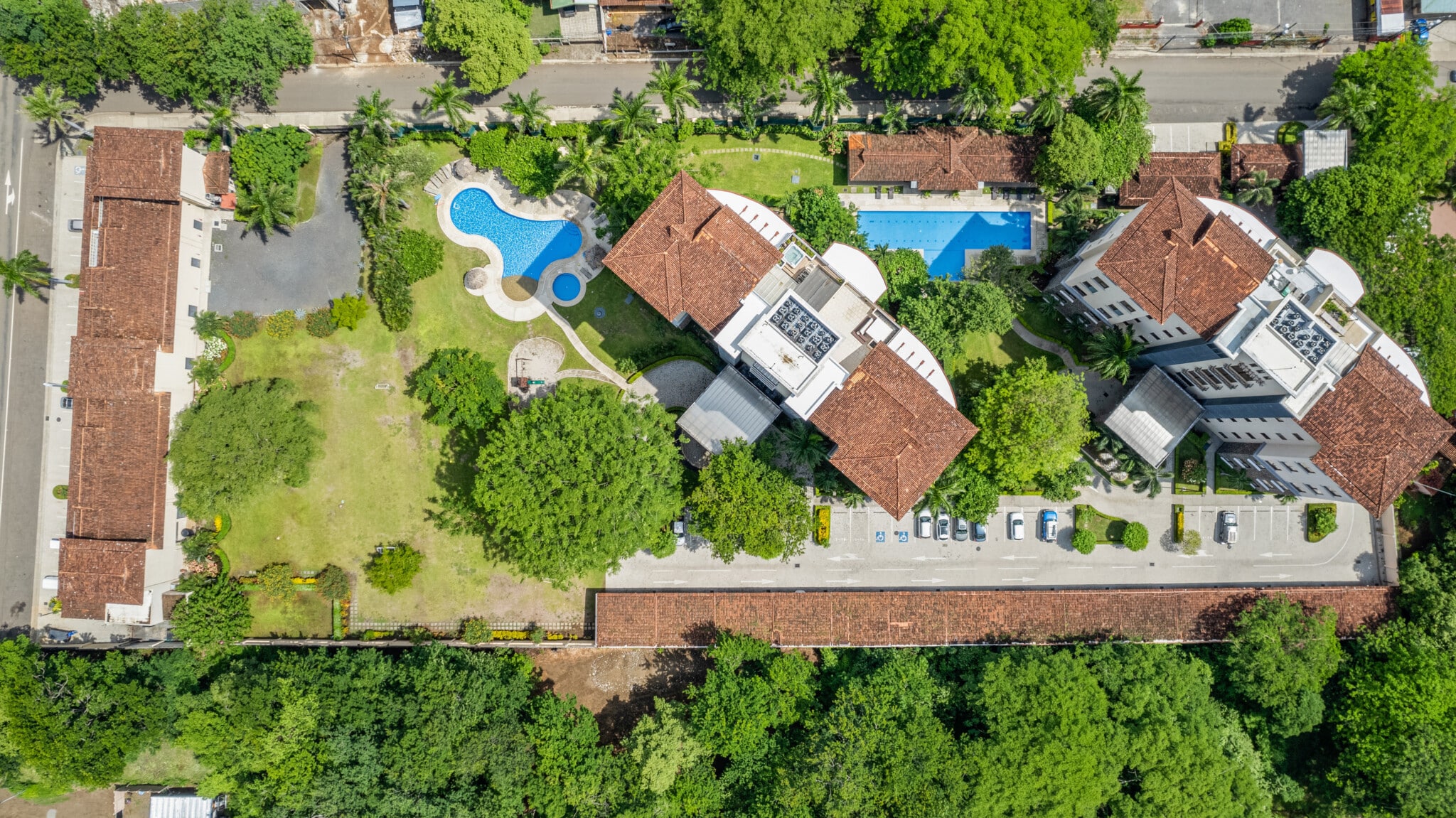 Hermosa del Mar offers 2 pools, a gym and a kids play area.